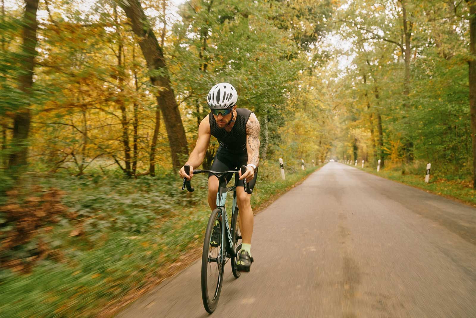 Für regelmässige Freizeitradler bieten sich Gravelbikes und Rennräder an. Foto: DJD/Bike2Future