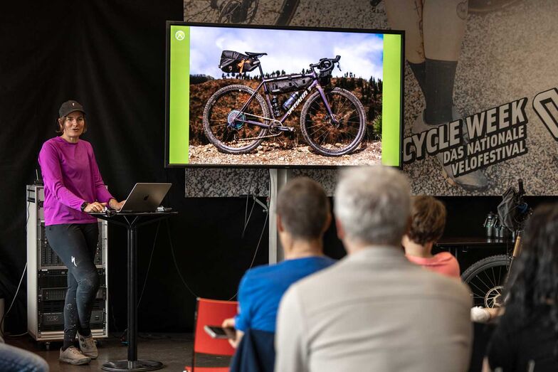 Mit ihren Fachvorträgen bieten Profis spannende Einblicke in die Velowelt. Foto: Cycle Week / © Jagdzoom@Roman