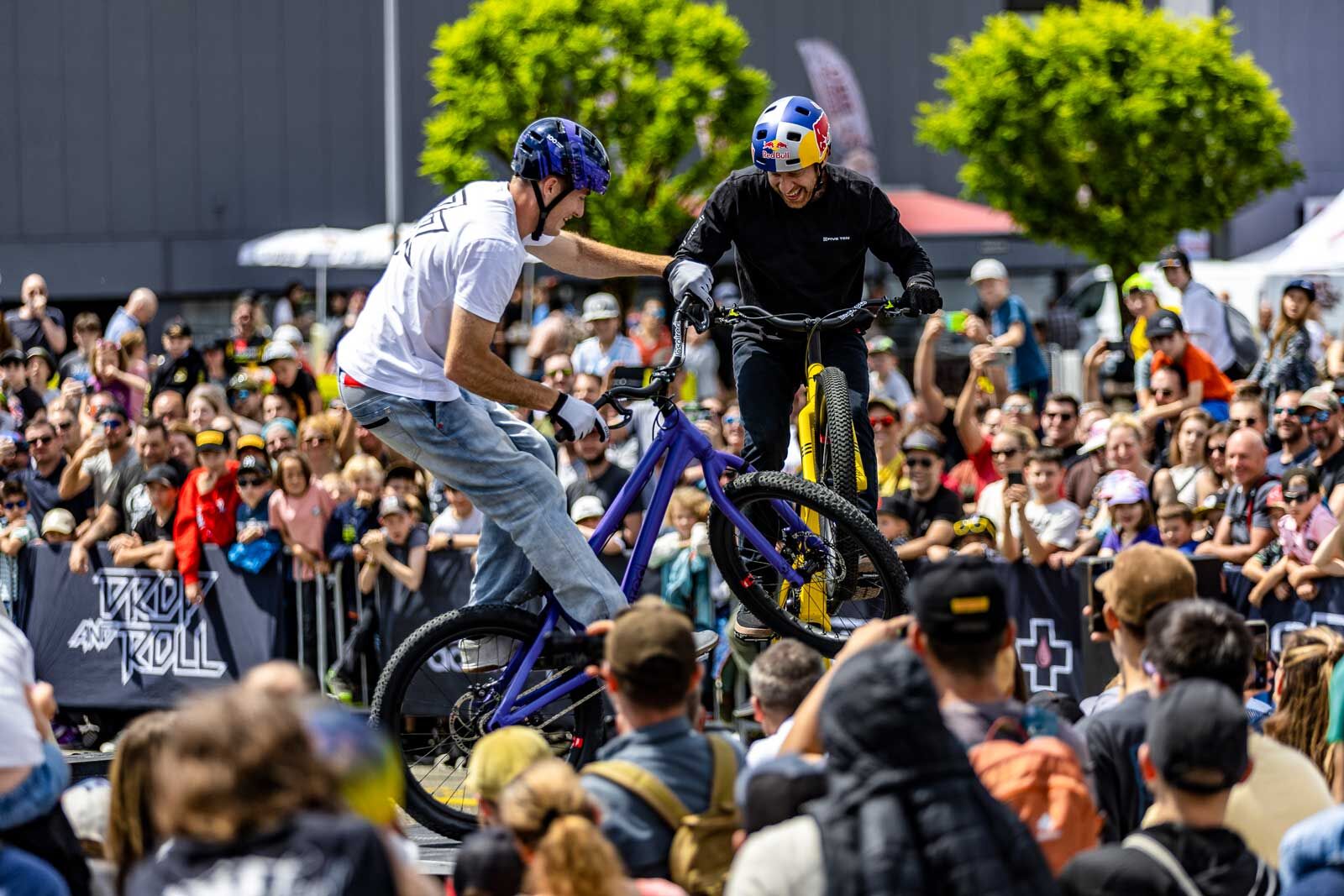 Danny MacAskill begeistert auch dieses Jahr wieder exklusiv an den Hoschidays mit seinen Stunts – zusammen mit seinen Kollegen Duncan Shaw und John Lanlois. Foto: Hostettler/© Jey Crunch