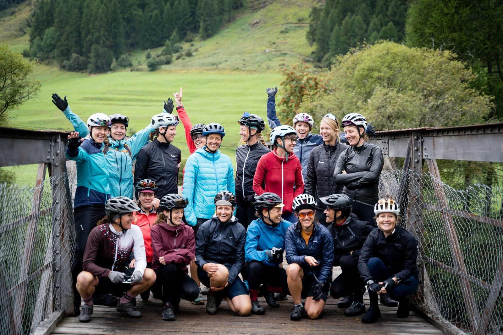 Beim ersten «gravELLE x komoot Women's Weekender Event» stärkten sich die Teilnehmende gegenseitig und bewältigten eine anspruchsvolle Route durch den Schweizerischen Nationalpark.