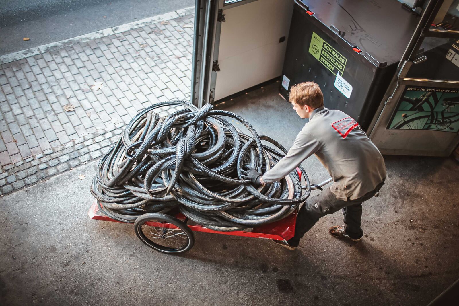 Im Fachhandel abgegebene alte Fahrradreifen können mittlerweile wieder aufbereitet werden. Foto: © www.schwalbe.com / pd-f / Ralf Bohle GmbH
