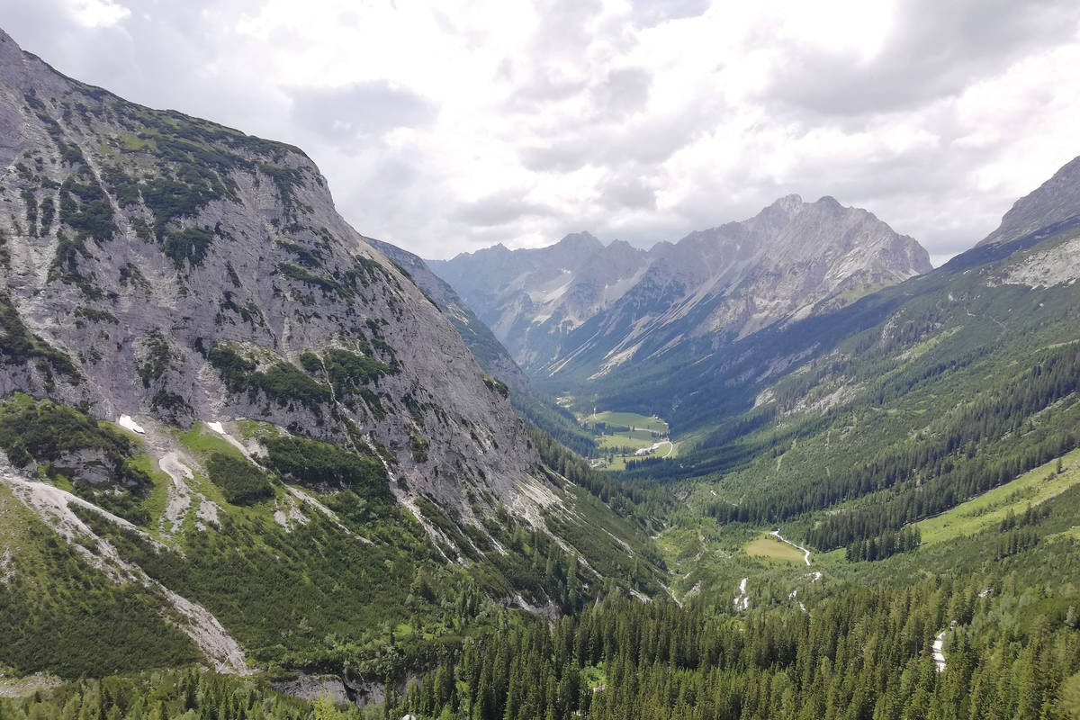 Blick vom Karwendelhaus in Richtung Scharnitz.