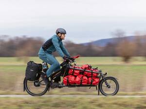 Fahrrad-Enthusiast Gunnar Fehlau hat seinen Hausrat samt Büro aufs Lastenrad gepackt und arbeitet ein Jahr von unterwegs.