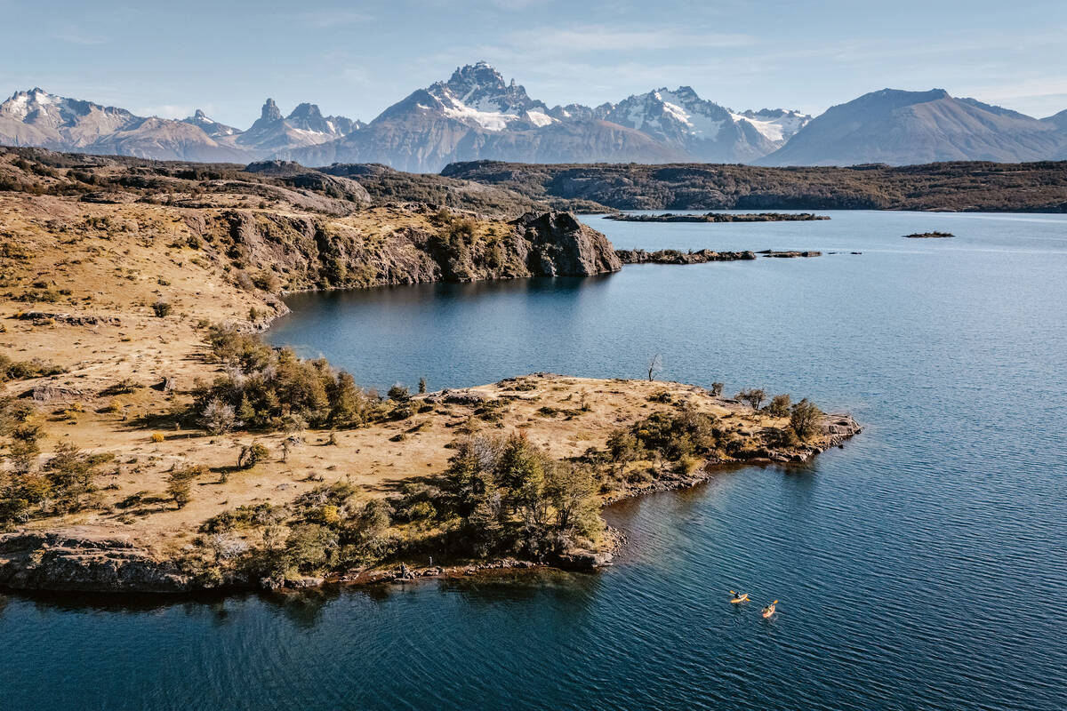 Kajak-Ausfahrt bei bestem Wetter auf dem Lago General Carrera.